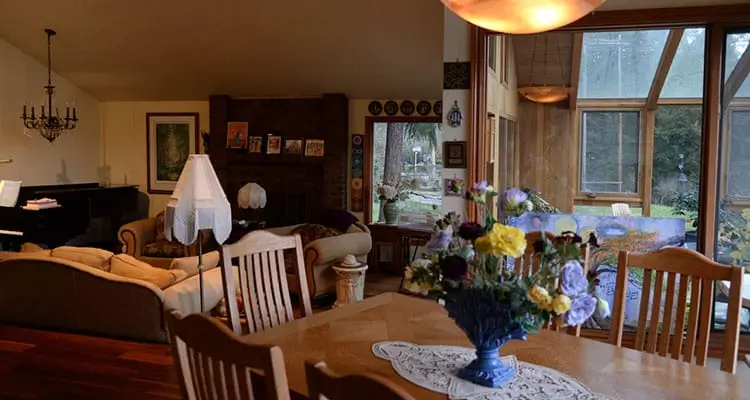 The Dining Room of A Cascade View Bed & Breakfast