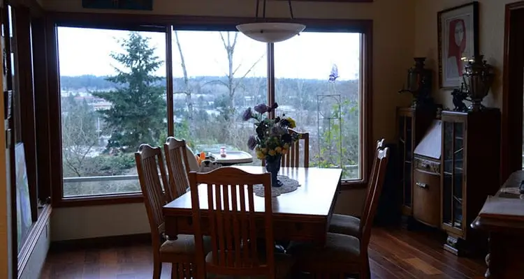 The Dining Room of A Cascade View Bed & Breakfast
